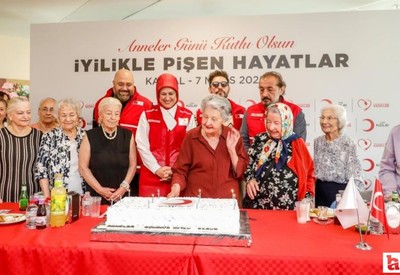 Türk Kızılay'dan Anneler Günü'nde deprem bölgesinde çeşitli etkinlikler düzenledi