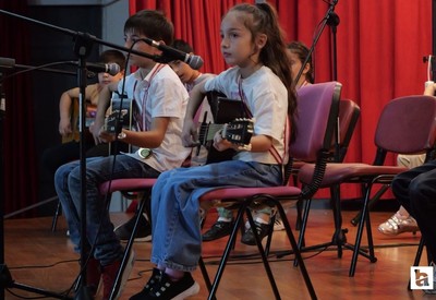 Etimesgut Belediyesi gitar grubu öğrencileri hünerlerini sergiledi