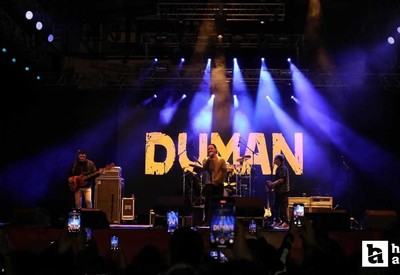 Etimesgut Belediyesi'nin 19 Mayıs konserinde Duman coşkuyu zirveye taşıdı
