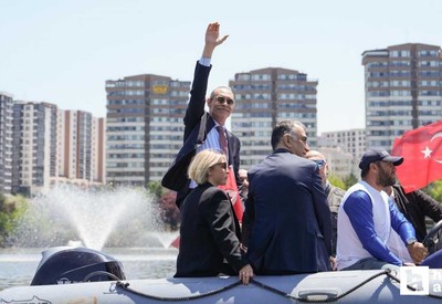 Etimesgut Belediyesinin etkinliğinde yelkenler Cumhuriyet için açıldı