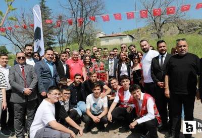 Keçiören Belediye Başkanı Özarslan gençlerle fidan dikti