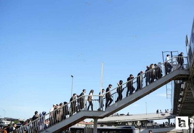 İstanbul'da Özel Halk Otobüsleri kontak kapattı, toplu ulaşımda yoğunluk yaşandı