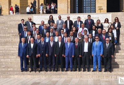 TÜRK-İŞ Başkanı Atalay ve beraberindeki heyetten Anıtkabir ziyareti