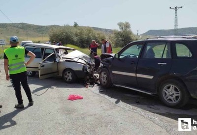 Yozgat'ta iki araç kafa kafaya çarpıştı: 1'i ağır 6 yaralı