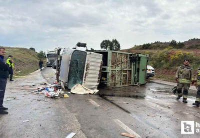 Nallıhan'da çöp kamyonu devrildi, 1 kişi öldü 1 kişi yaralandı