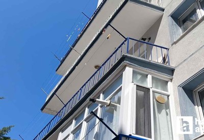 Sincan'da komşu balkondan kendi evine geçmeye çalışan kadın düşerek ağır yaralandı