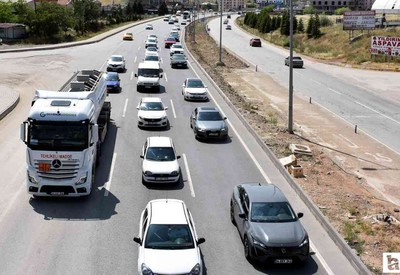Kırıkkale'deki kilit kavşakta bayram trafiği başladı