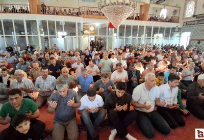 Beypazarı'nda bayram namazı: Cemaat cami dışına taştı