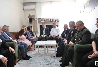 Bakan Ali Yerlikaya memleketi Konya'da şehit ailesini ziyaret etti