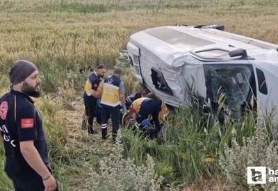 Çorum'da düğün dönüşü minibüs şarampole devrildi: 17 kişi yaralandı