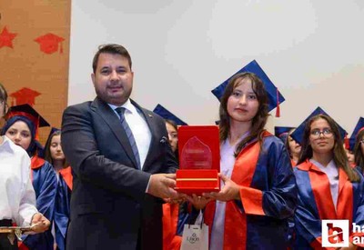Kahramankazan Belediye Başkanı Çırpanoğlu lise öğrencilerinin mezuniyet mutluluğunu paylaştı