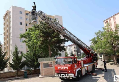 Kırıkkale'deki bir okulda yangın ve tahliye tatbikatı yapıldı