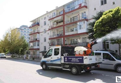 Sincan Belediyesi ortak kullanım alanlarını ilaçlamaya devam ediyor