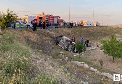 Aksaray'da iki otomobil takla attı, 2'si ağır 8 kişi yaralandı