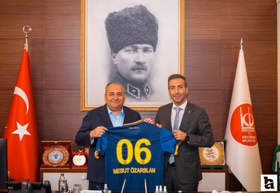 Keçiören Belediye Başkanı Mesut Özarslan bir yıllık maaşını Ankaragücü'ne bağışladı