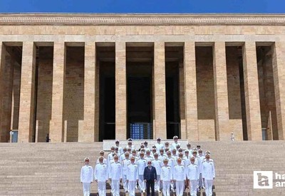 Sahil Güvenlik Komutanlığı, kuruluşunun 43. yıl dönümünde Anıtkabir’i ziyaret etti