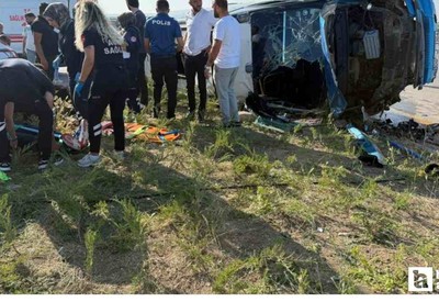 Sincan'da dolmuş ile otomobilin çarpıştığı kazada 5 kişi yaralandı