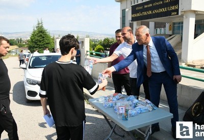 Kahramankazan Belediyesi YKS'ye giren öğrencilere ikramda bulundu