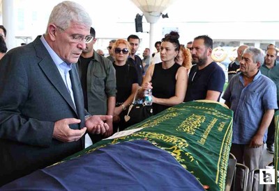 Müsavat Dervişoğlu Ankara'da öğretmeninin cenazesine katıldı
