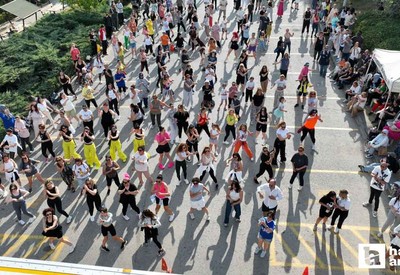 Etimesgut Belediyesi'nin ücretsiz zumba festivaline yoğun ilgi!