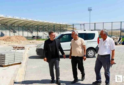 Sincan Belediye Başkanı Murat Ercan, Şahintepesi Spor Kompleksi'nde çalışmaları inceledi