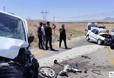 Sincan'da iki araç kafa kafaya çarpıştı: 1 ölü, 1 yaralı