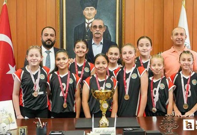 Erdal Beşikcioğlu: Etimesgut'un şampiyon minileriyle gurur duyuyorum