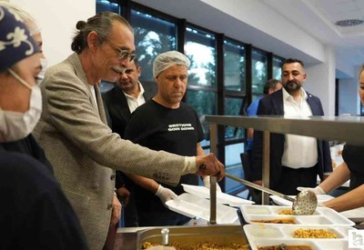 Erdal Beşikcioğlu, Alevi Bektaşi Kültür ve Cemevi’nde oruç açma etkinliğine katıldı