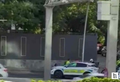 Çankaya'da trafik kazasına karışan şahıs, polisin silahını almaya çalıştı