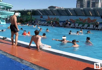 Sıcaktan bunalan Ankaralılar aquaparklara akın etti