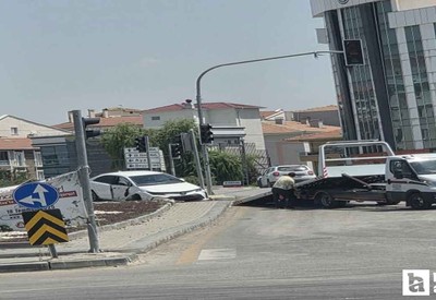Sincan'da çarpışan araçlar kaldırımda çalışan işçiyi ezdi!