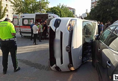 Kahramankazan'da hafif ticari araçlar çarpıştı: 2 yaralı