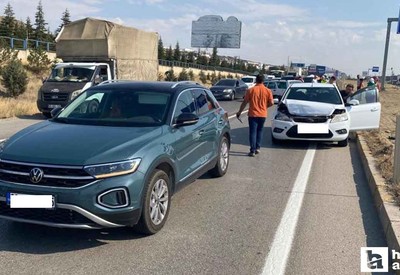Kırıkkale - Ankara yolunda zincirleme trafik kazası: 3 yaralı!