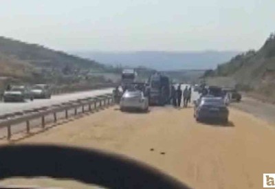 Kalecik'te buğday yüklü traktör devrildi: Sürücü yaralandı