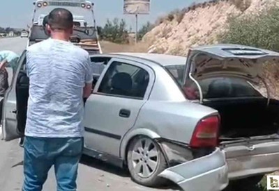 Elmadağ'daki kazada kontrolden çıkan araç tabelaya çarptı: 2 yaralı