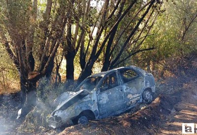 Elmadağ'da ağaca çarpıp alev alan araçta sürücünün burnu bile kanamadı
