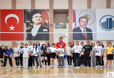 Altındağ Belediyesi'nden filenin yeni sultanlarını yetiştirmek için voleybol kursu!