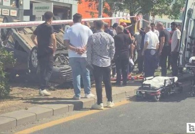 Yenimahalle'de kontrolden çıkan savrularak refüje devrildi!