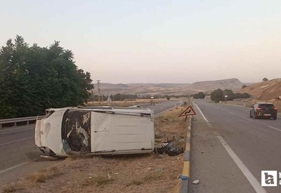 Beypazarı'nda lastiği patlayan araç takla attı: 2 yaralı