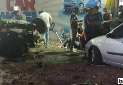 Sincan'da direksiyon hakimiyetini kaybeden sürücü yıkamacıya uçtu: 3 yaralı