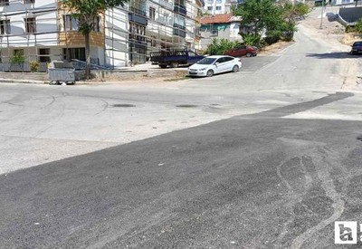 Mamak'ta iddialara göre sürücü fren yerine gaza bastı: 2 kişi yaralandı!