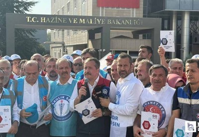 Başkentte memurlar Hazine ve Maliye Bakanlığı'na yürüdüler