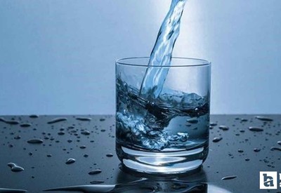 Az su tüketimi ilerleyen yaşlarda hastalıklara yol açabilir