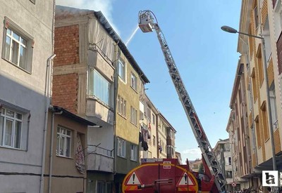Gölbaşı'nda 3 katlı binanın çatısında çıkan yangın korkuttu