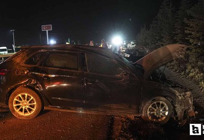 Sincan'da iki otomobil çarpıştı: 5 kişi yaralandı