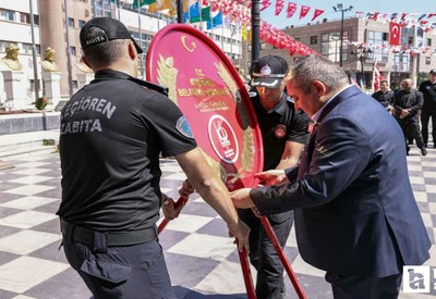Keçiören Belediyesi'nin 30 Ağustos Zafer Bayramı kutlamaları çelenk sunumu ile başladı