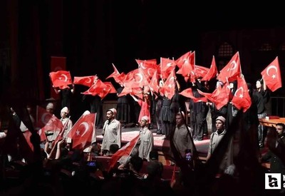 Pursaklar Belediyesi Zafer Bayramı'nı İstiklal oyunuyla kutladı