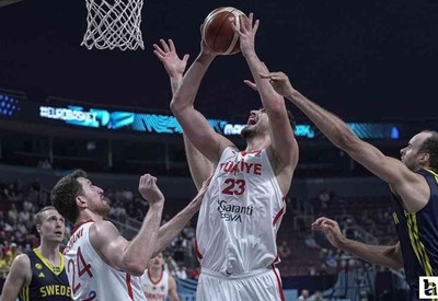İsveç’i deviren Milli Takım basketbolda çeyrek finalde
