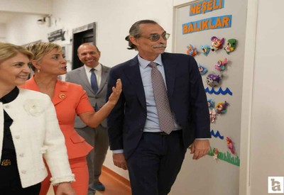 Etimesgut Belediye Başkanı Beşikcioğlu'ndan okulun ilk günü öğrencilere ziyaret