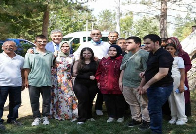 Etimesgut Belediyesi özel gereksinimli vatandaşlar için piknik düzenledi